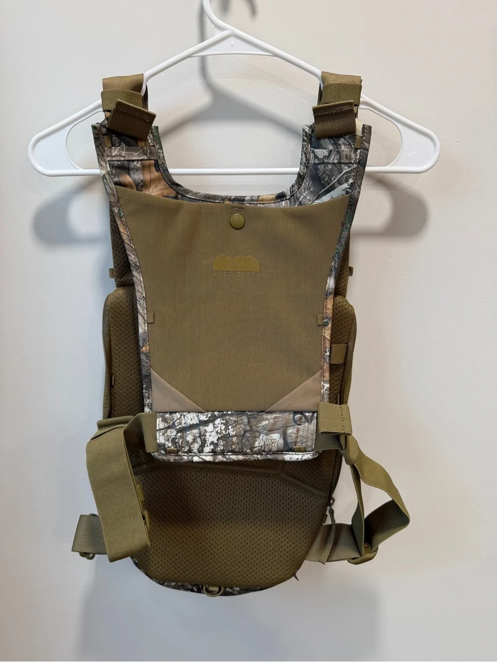 West Slope camo chest